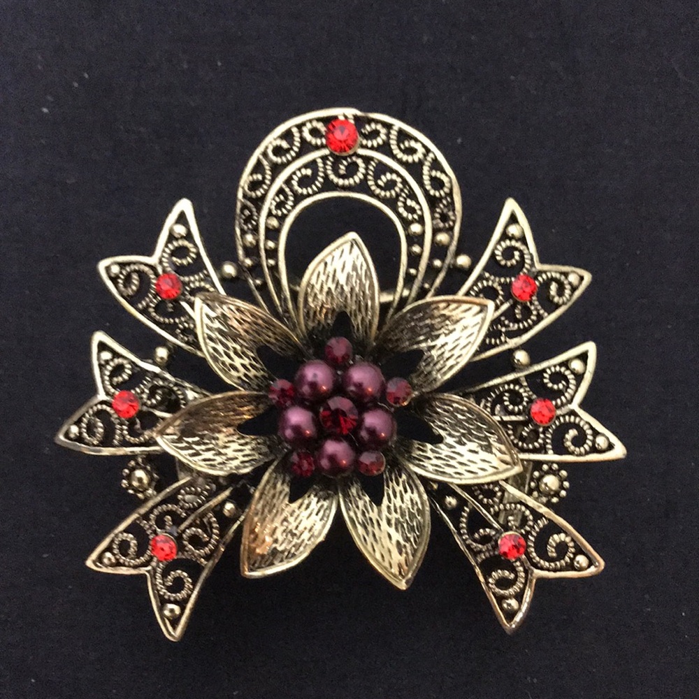 Vintage Red and Gold Scarf Clip 3” x 3”
